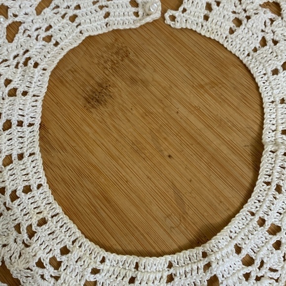 1980's Vintage Handmade Crochet Pearl White Round Yoke Collar - Picture 16 of 17